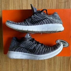 Nike Free RN Flyknit (Oreo)
